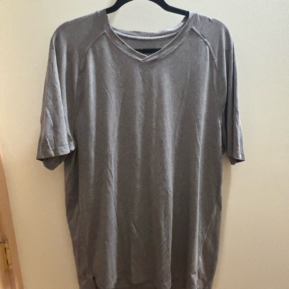 Lululemon Athletica Gray Short Sleeve Workout Tee 💪🏽